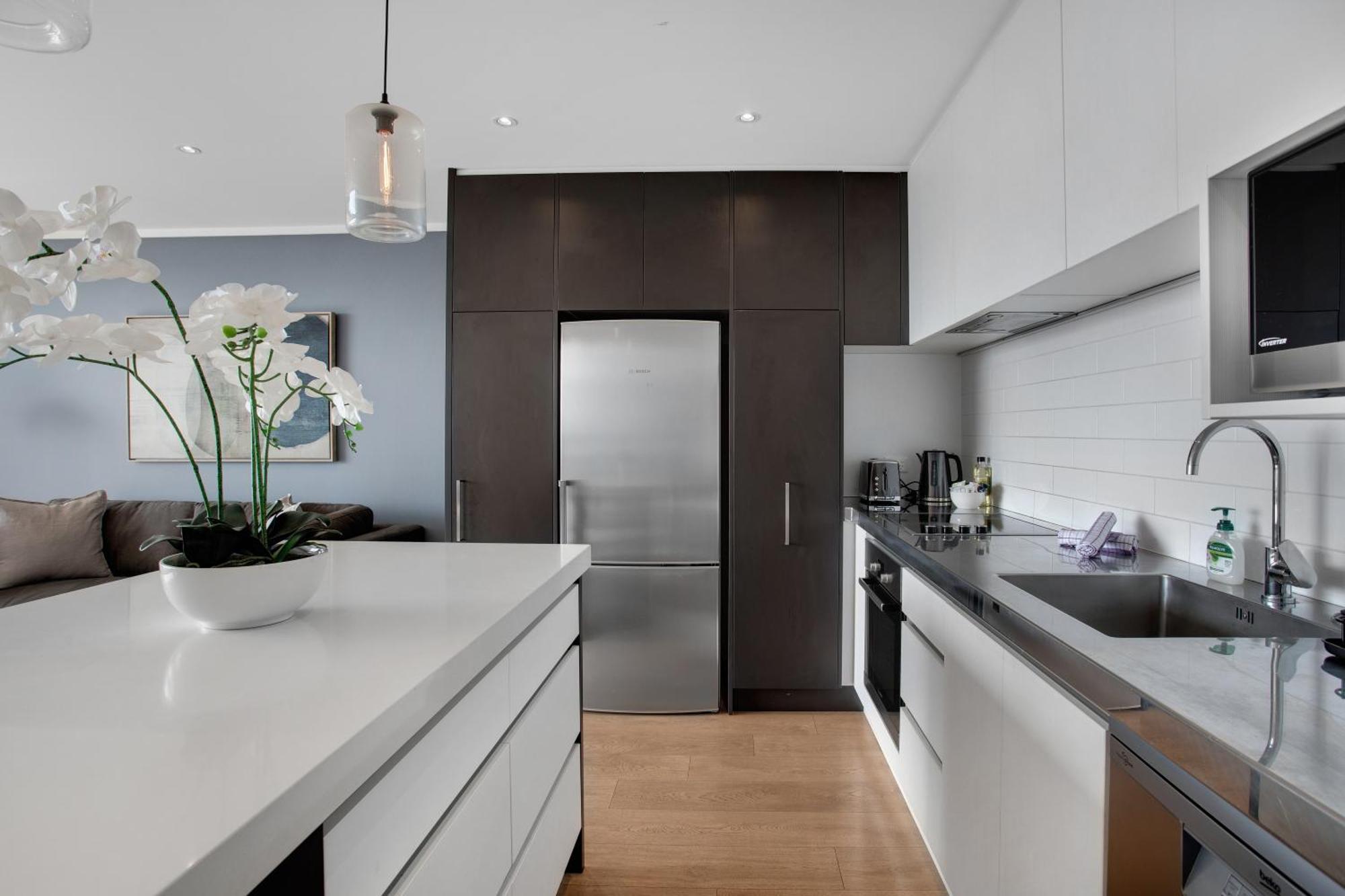 Skyline Serenade With Skycity View And Parking Apartment Auckland