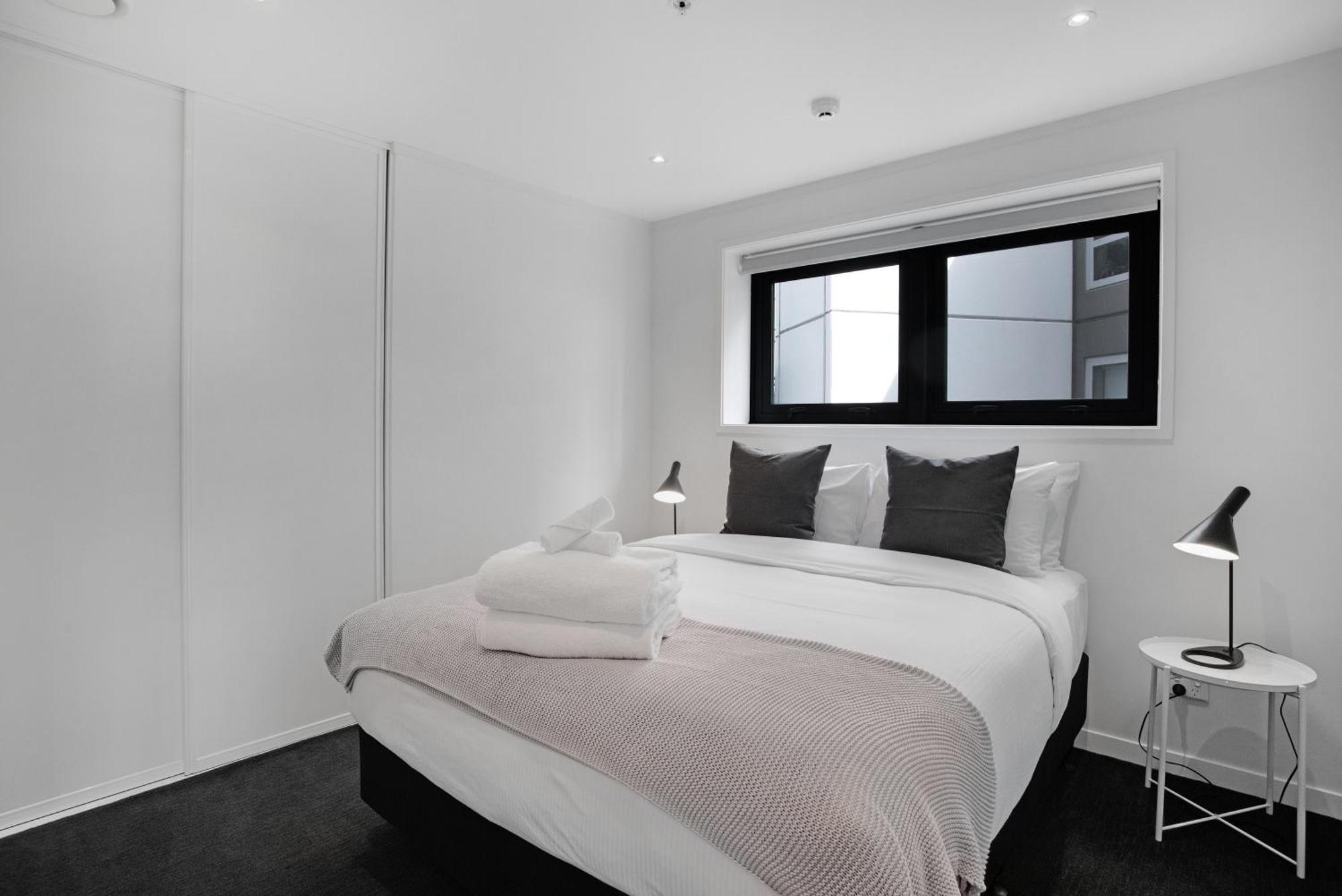 Skyline Serenade With Skycity View And Parking Apartment