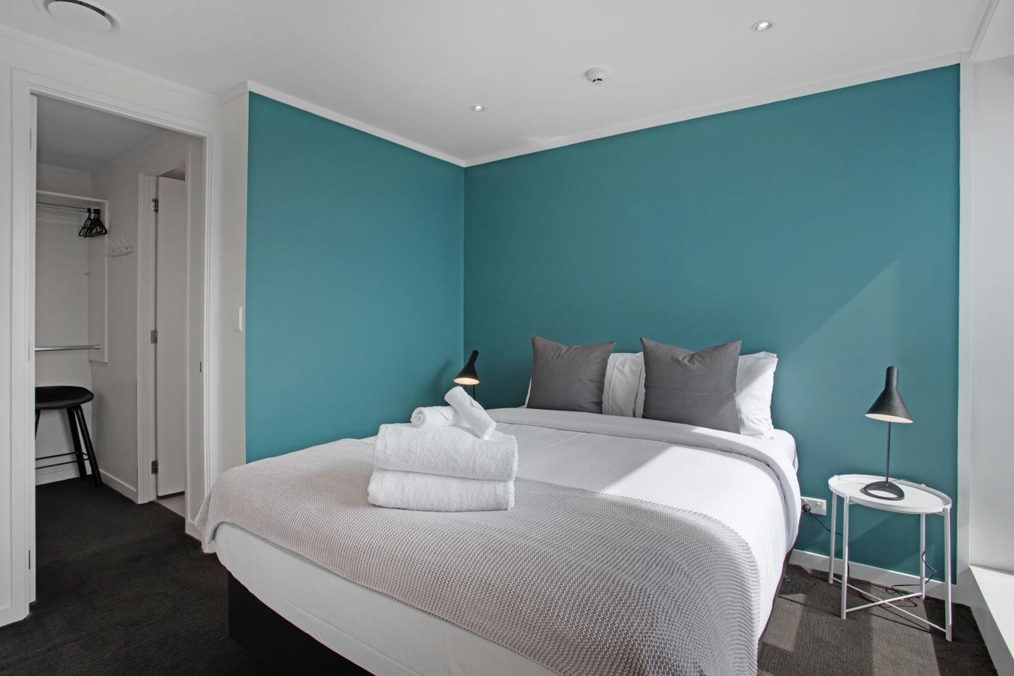 Skyline Serenade With Skycity View And Parking Apartment