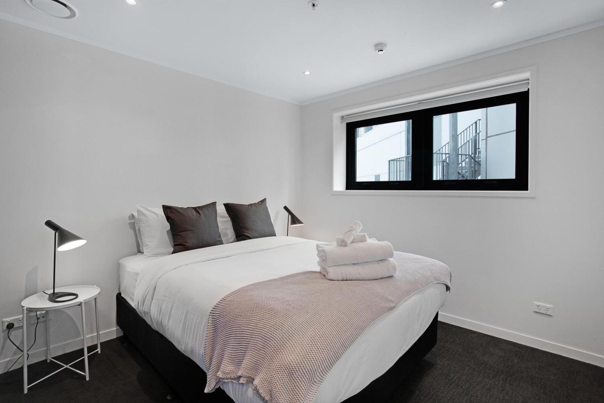 Apartment Skyline Serenade With Skycity View And Parking
