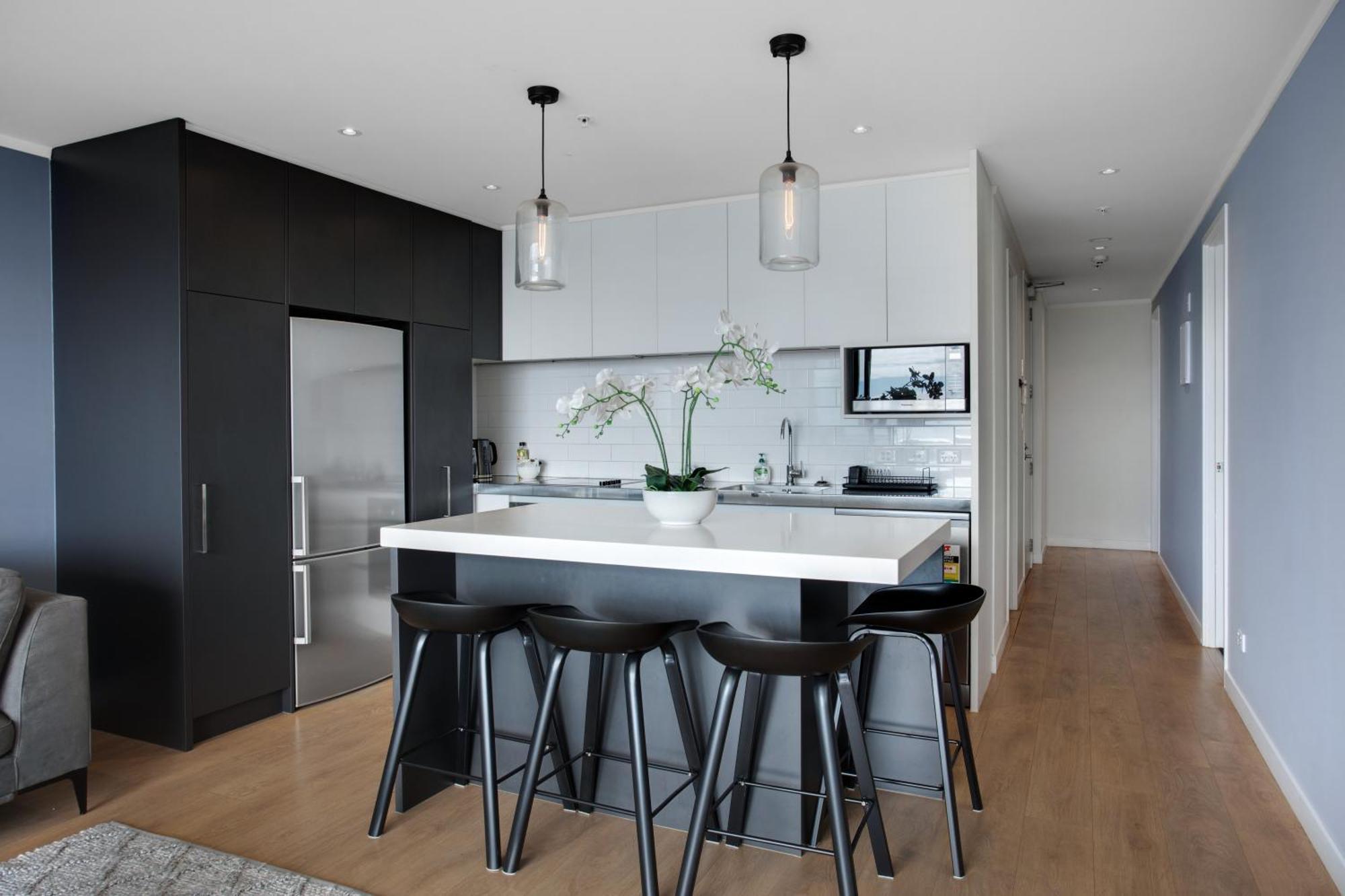 Skyline Serenade With Skycity View And Parking Apartment