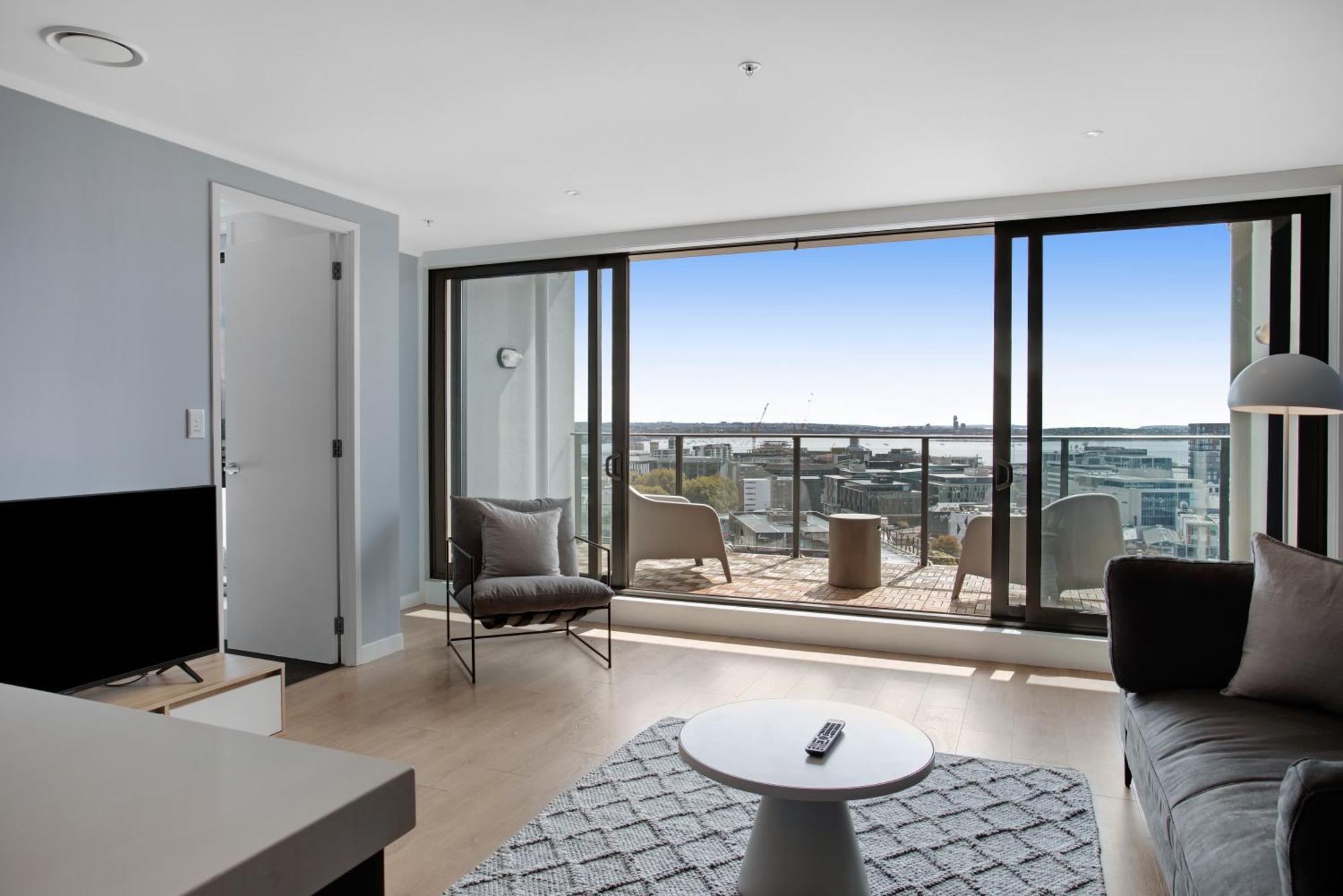 Skyline Serenade With Skycity View And Parking Apartment Auckland
