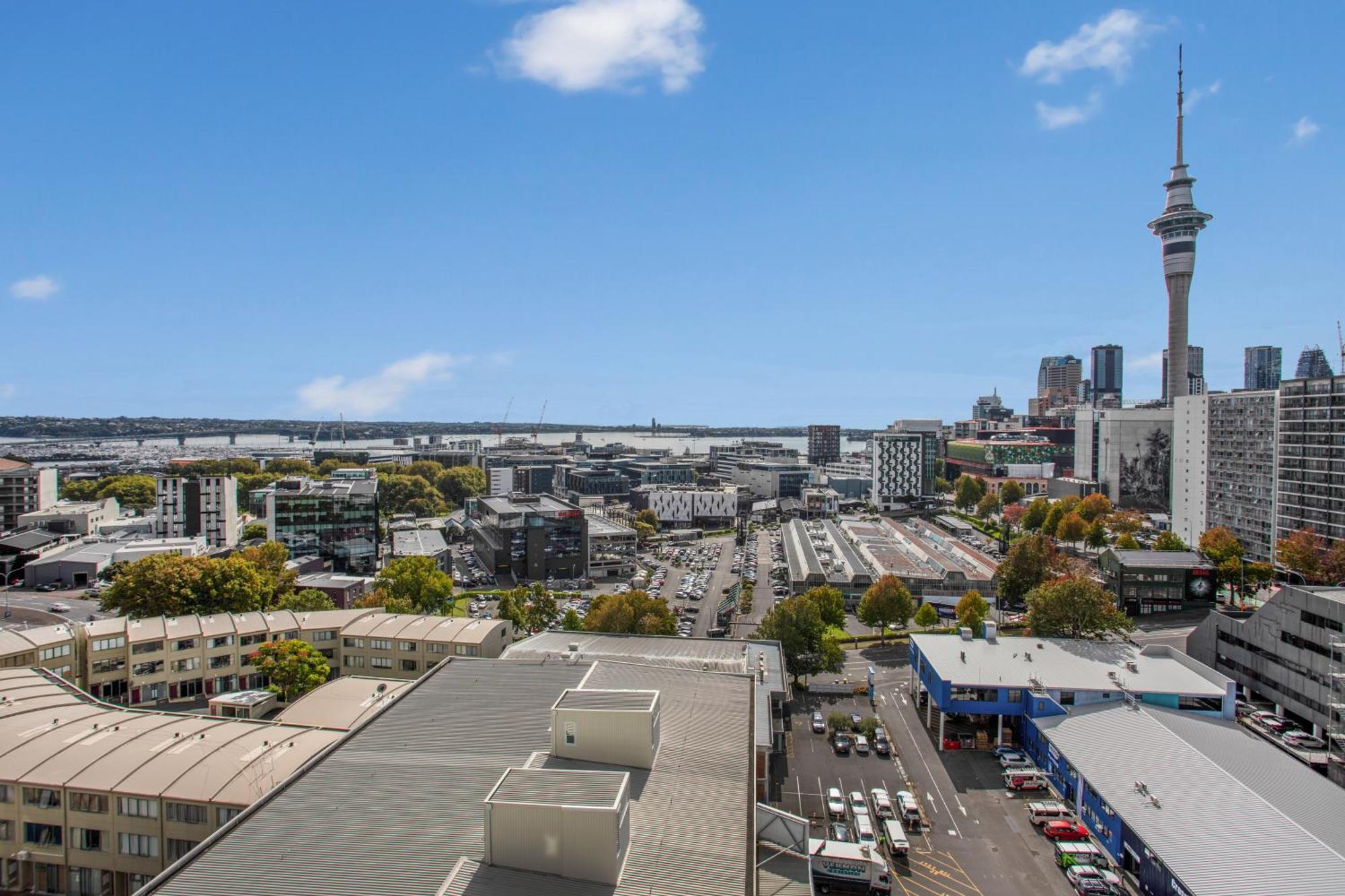 Skyline Serenade With Skycity View And Parking