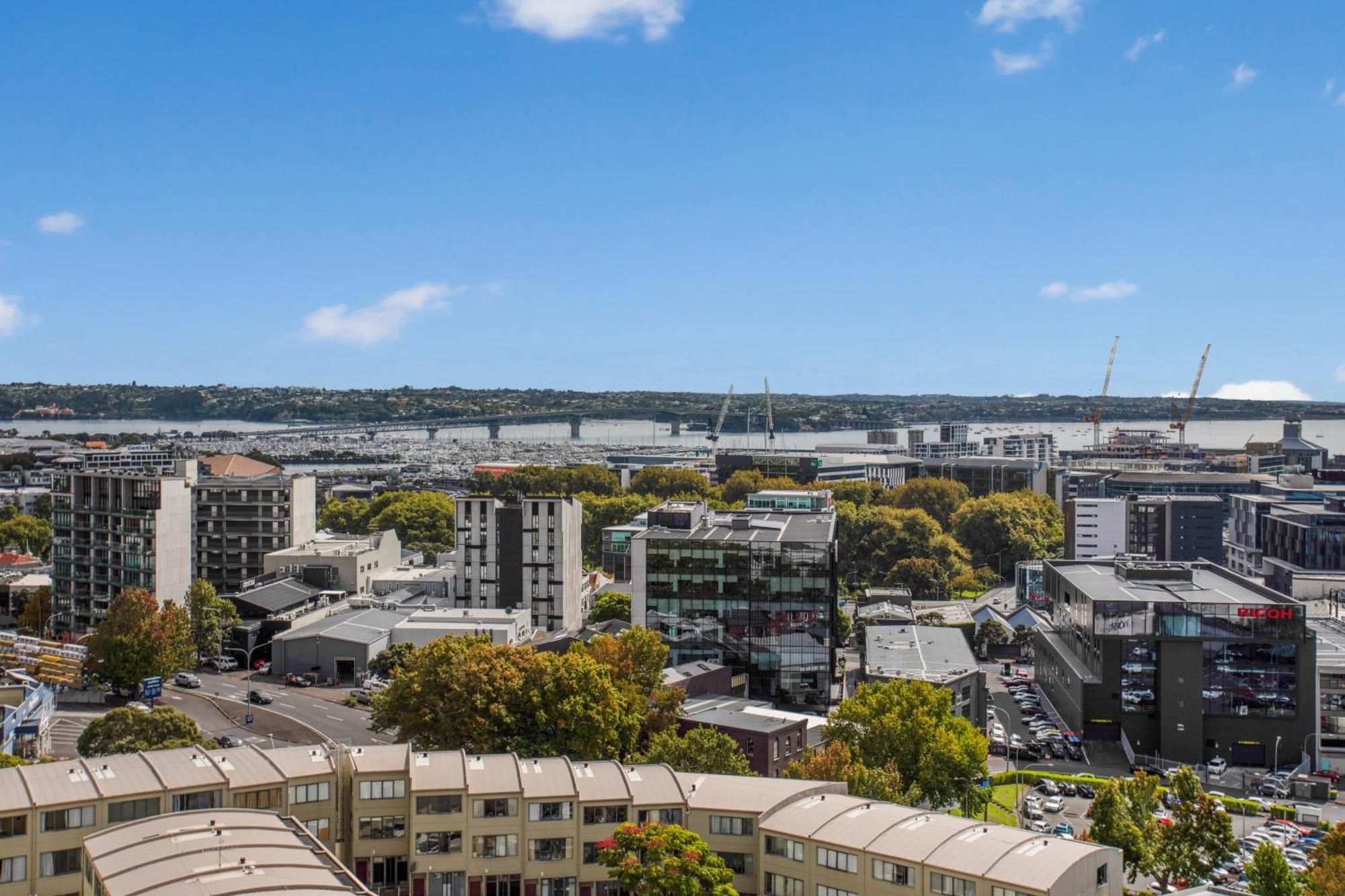 Skyline Serenade With Skycity View And Parking * Auckland